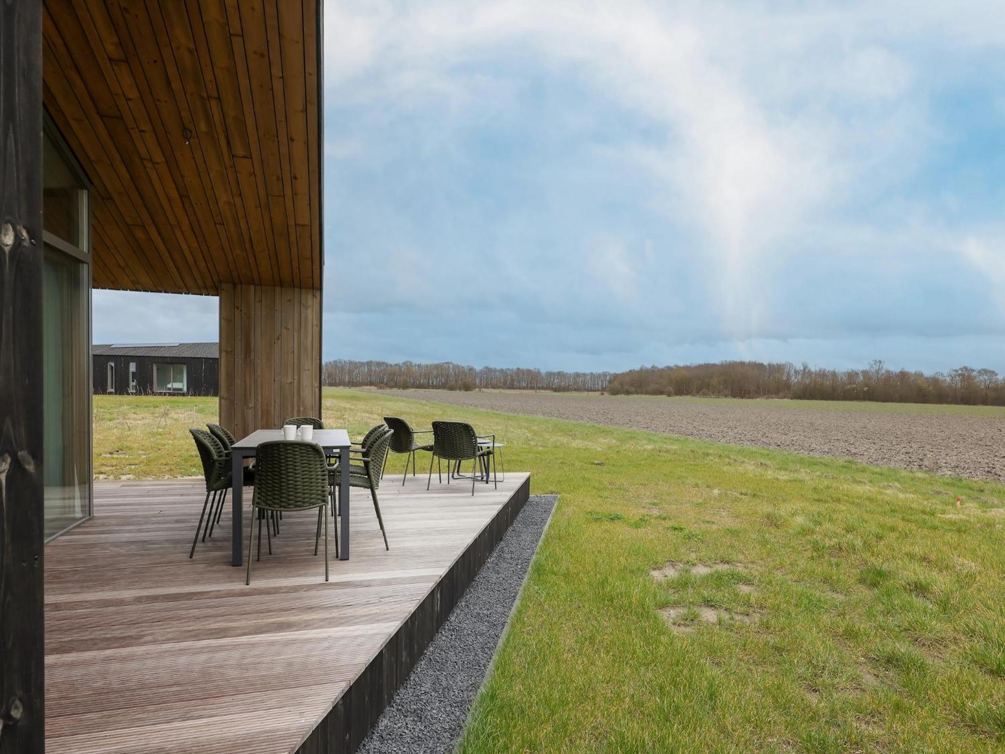 Vakantiehuis Lovely In With Garden